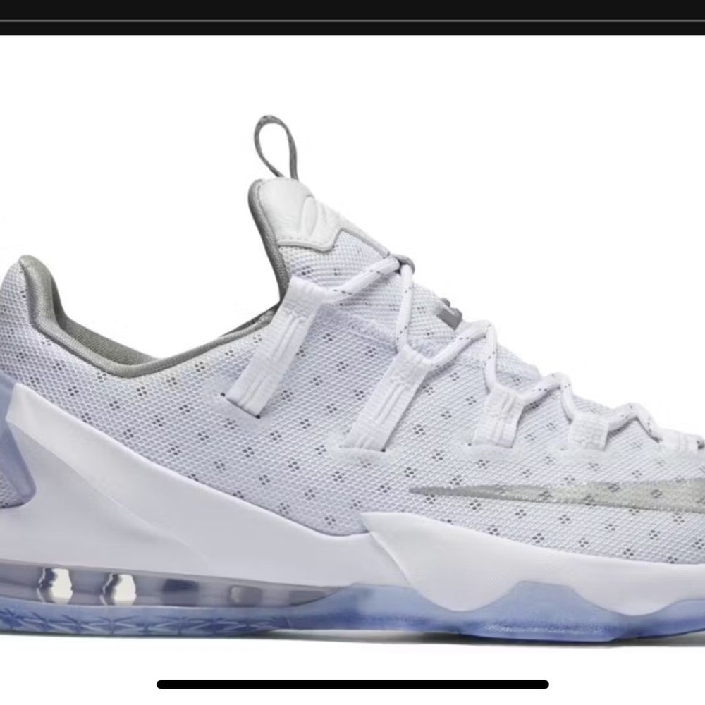 🎈🎉🎉BOGO 1/2 Nike LeBron 13 Low Metallic Silver Men’s size 14 EUC🎈🎈🎉